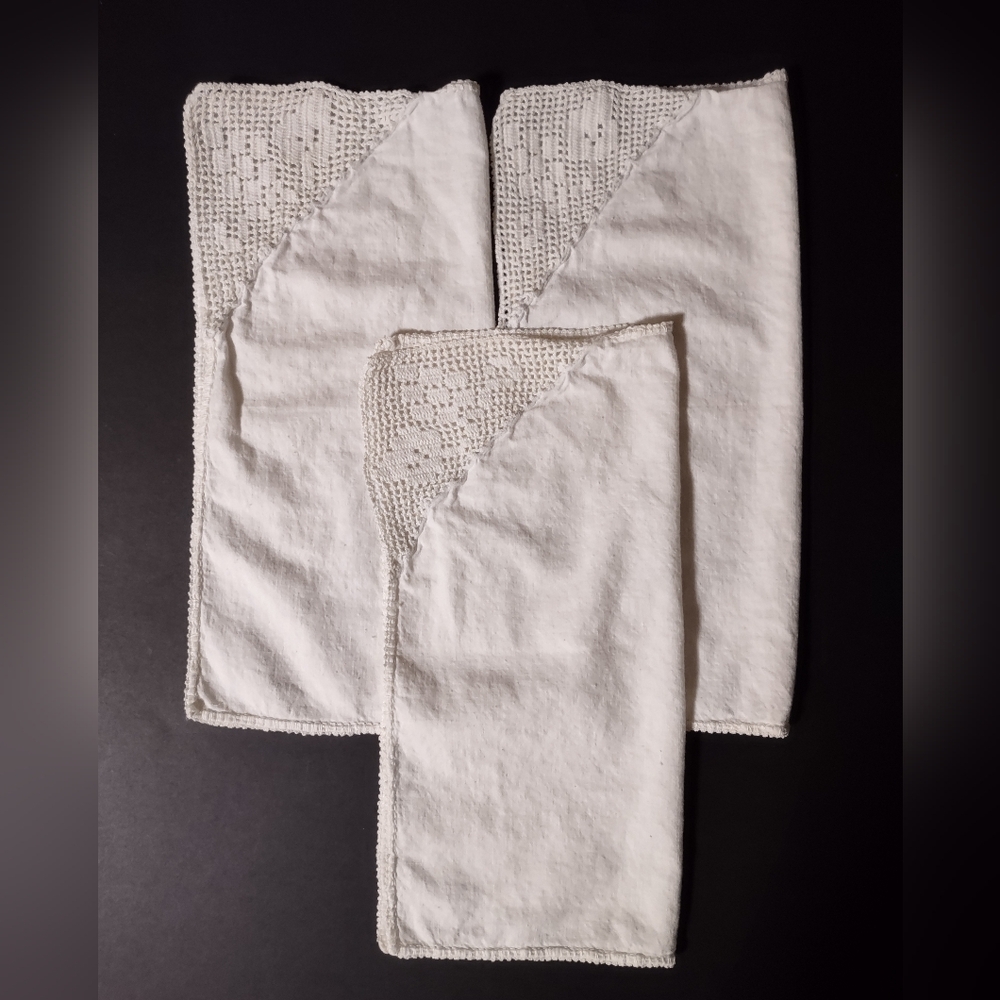 Lot of 3 Matching Vintage Linen Hankies Crocheted Corner White Grape Vine